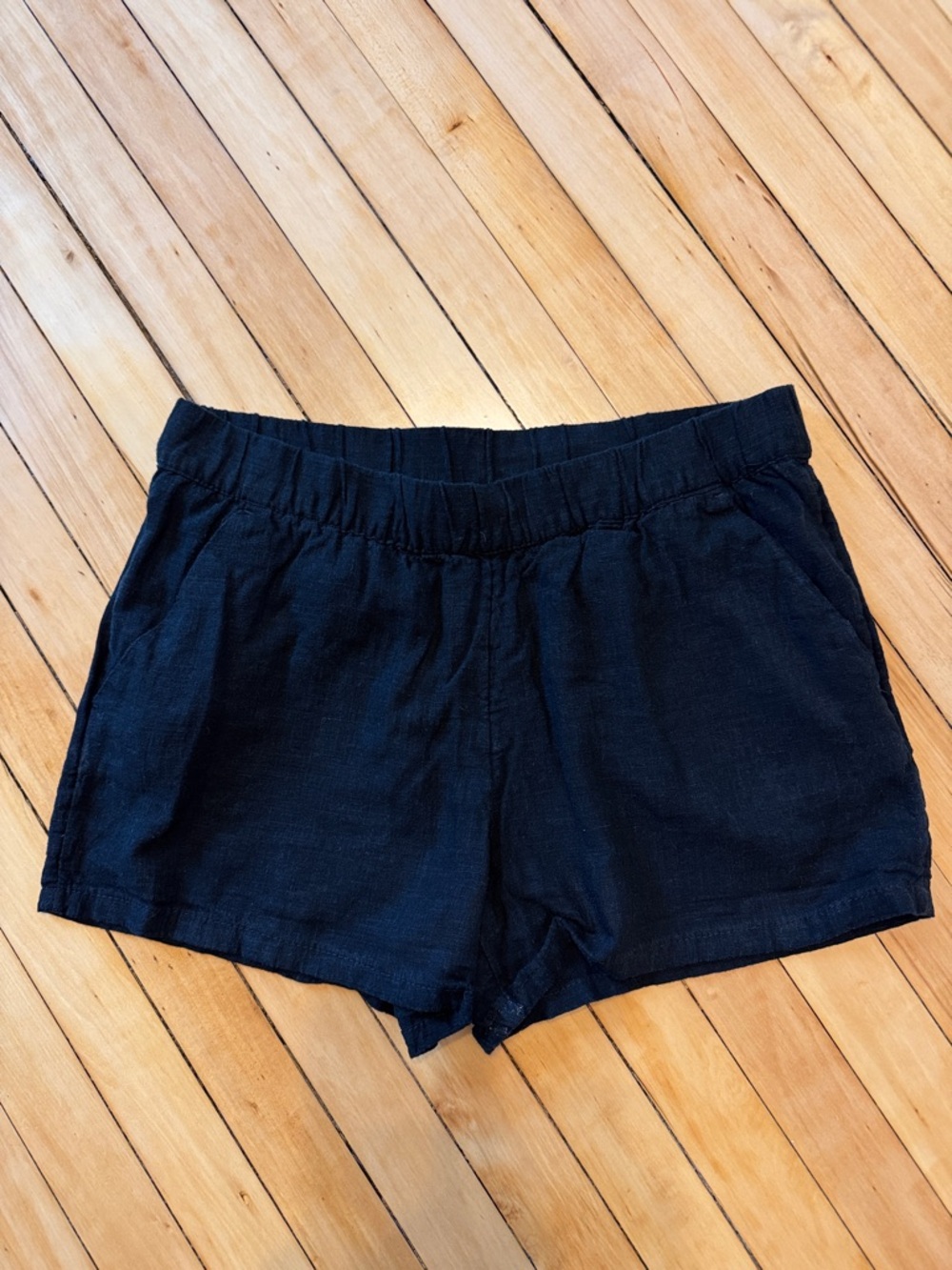 H&M Black Women's Elastic-Waist Linen Shorts